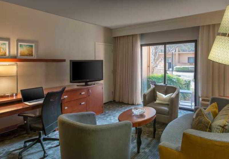 Courtyard Dallas Addison Midway Екстер'єр фото