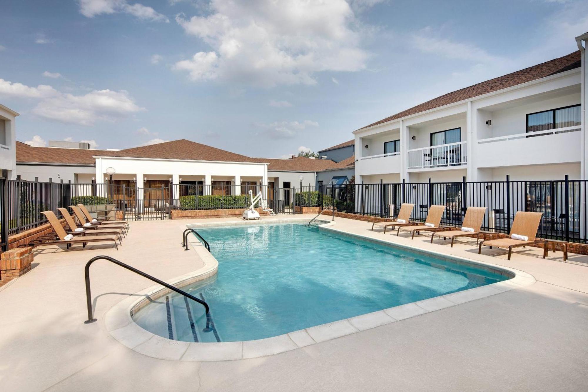Courtyard Dallas Addison Midway Екстер'єр фото