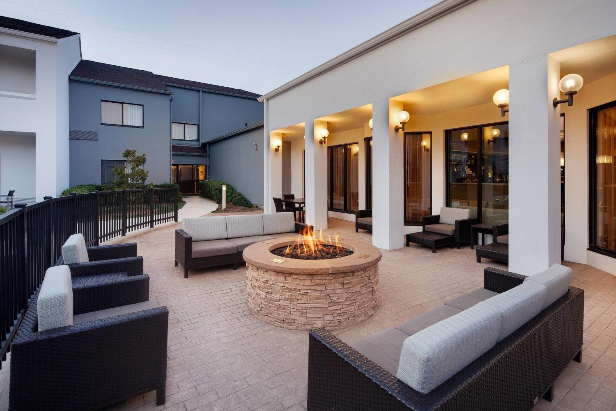 Courtyard Dallas Addison Midway Екстер'єр фото