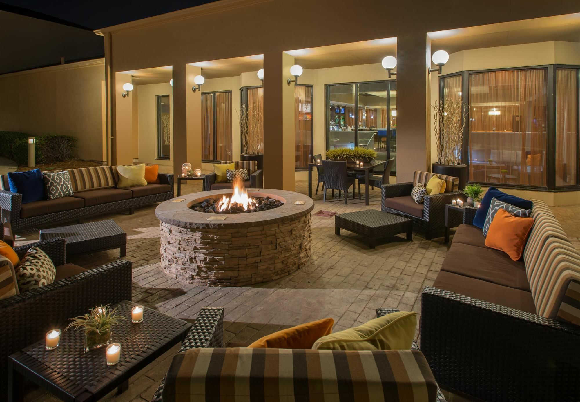 Courtyard Dallas Addison Midway Екстер'єр фото