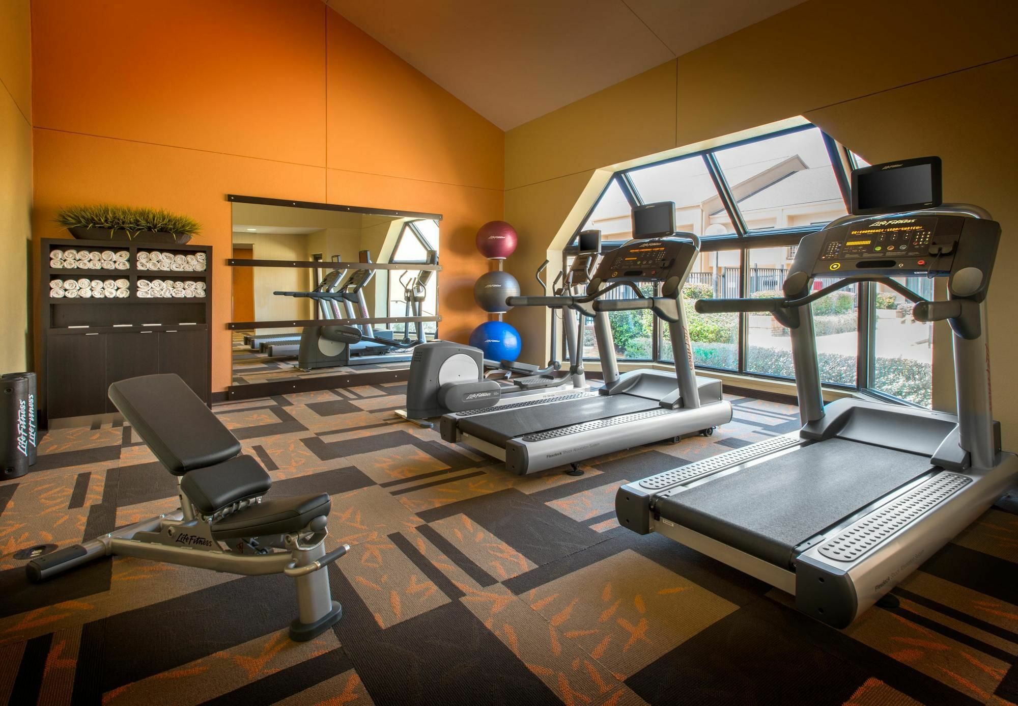 Courtyard Dallas Addison Midway Екстер'єр фото