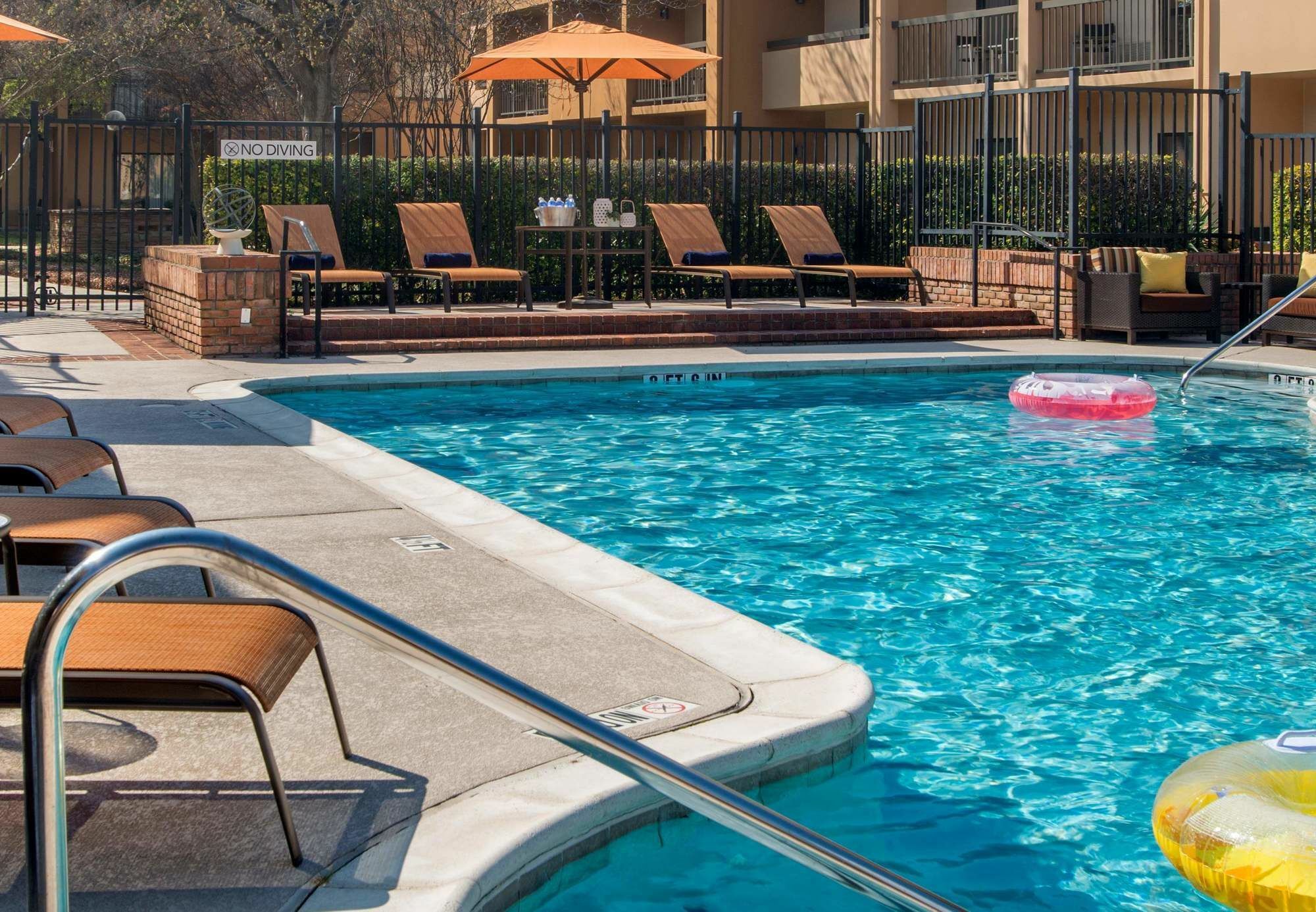Courtyard Dallas Addison Midway Екстер'єр фото