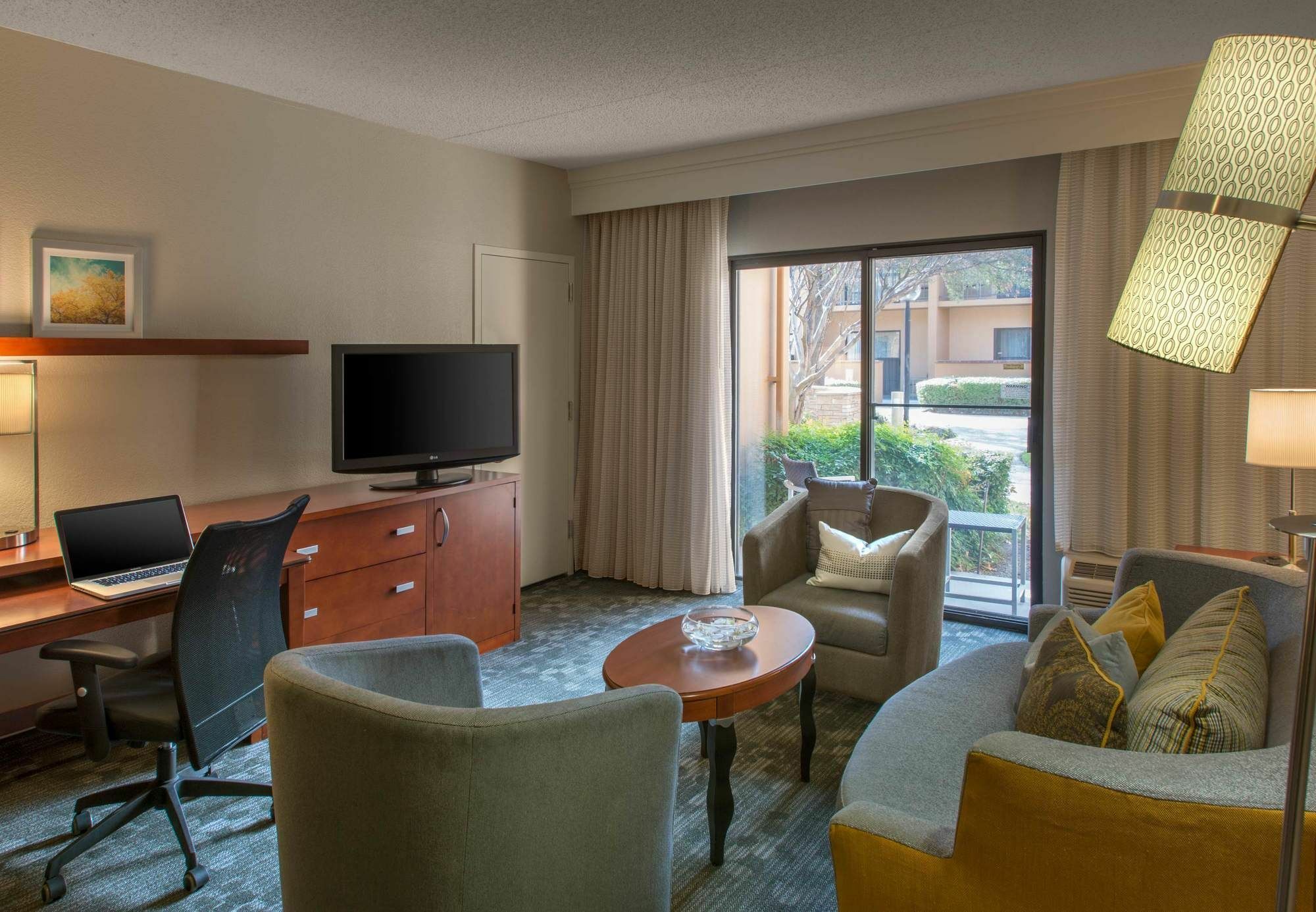 Courtyard Dallas Addison Midway Екстер'єр фото