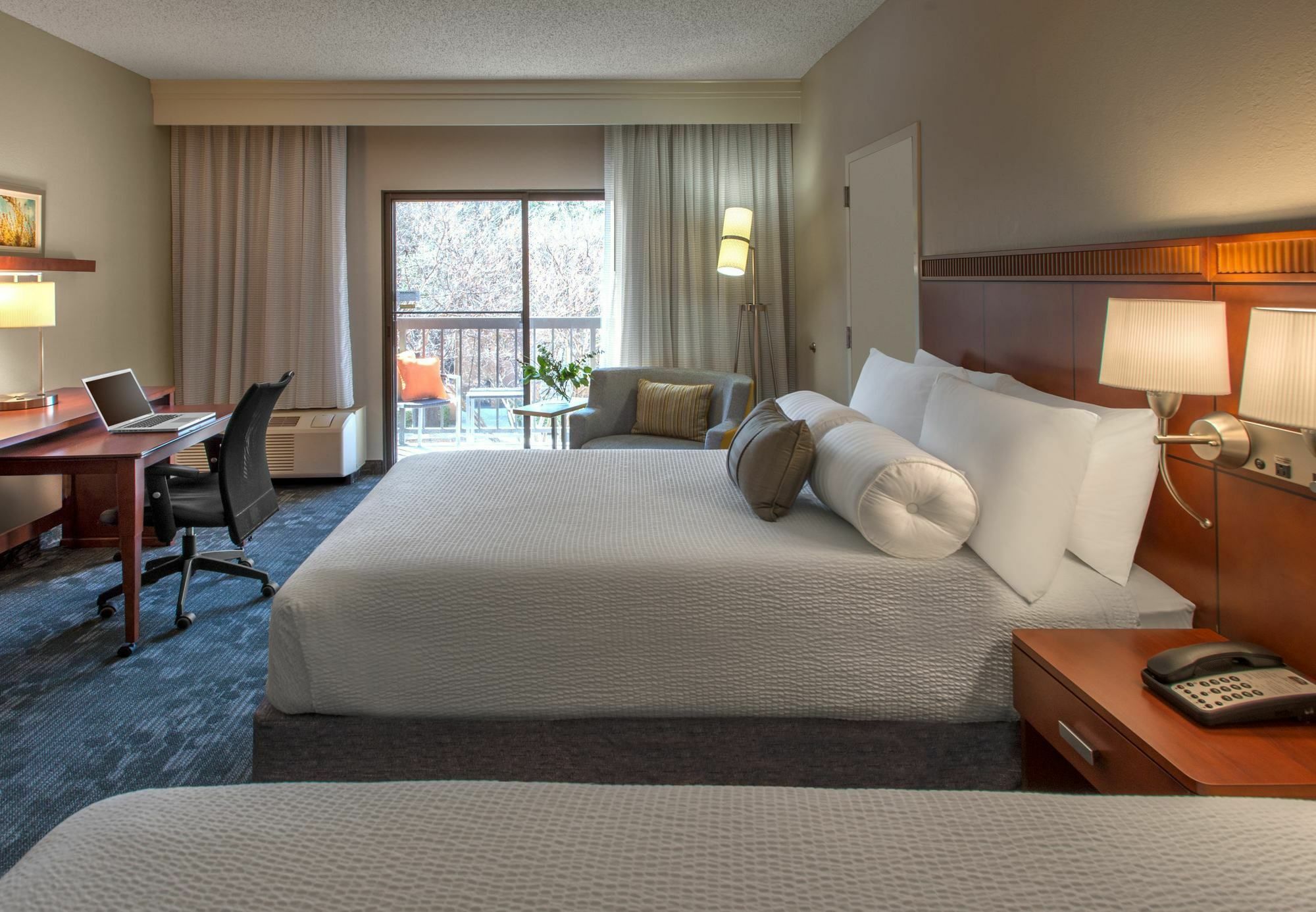 Courtyard Dallas Addison Midway Екстер'єр фото