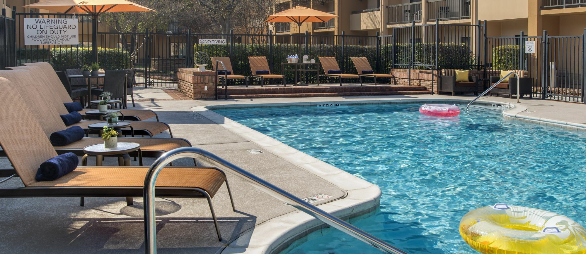 Courtyard Dallas Addison Midway Екстер'єр фото